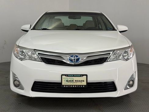 Used 2012 Toyota Camry XLE w/ Leather Pkg FWD image 2