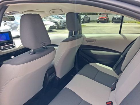 Used 2025 Toyota Corolla LE FWD image 5