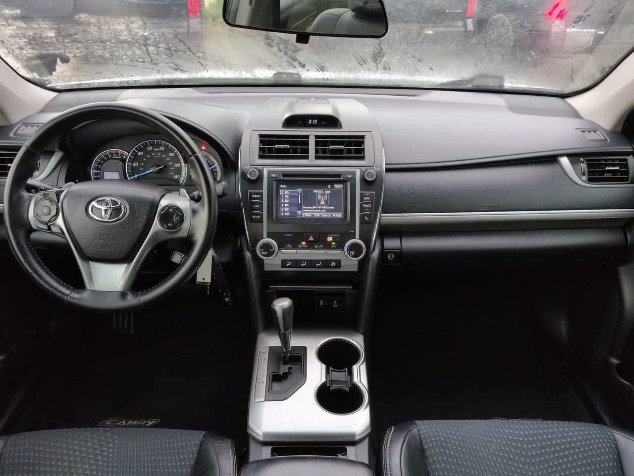 Used 2014 Toyota Camry SE FWD image 14