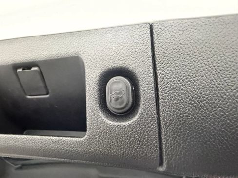 Used 2018 Chevrolet Suburban LT AWD/4WD image 33