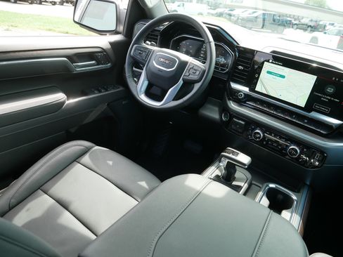 Used 2025 GMC Sierra 1500 SLT w/ SLT Premium Package AWD/4WD image 9