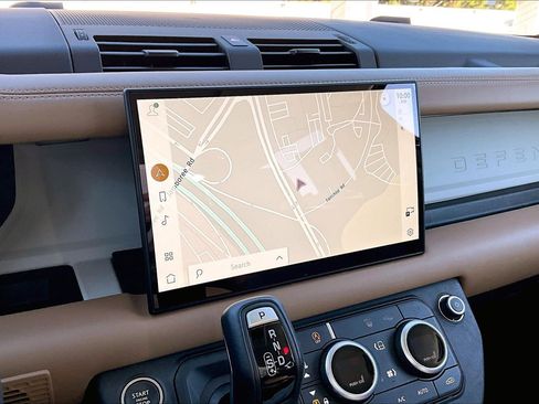 Used 2025 Land Rover Defender 110 S image 5