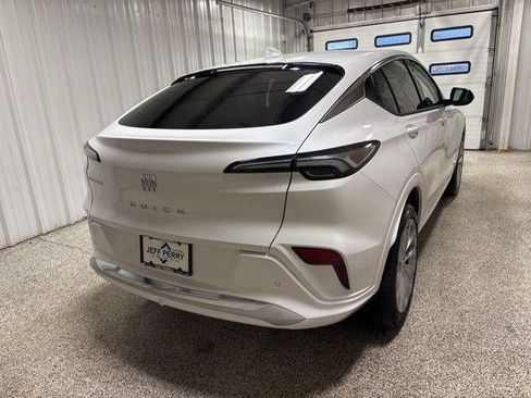 Used 2025 Buick Envista Avenir image 3