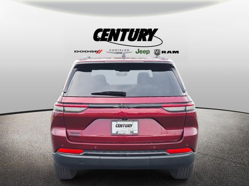 Used 2024 Jeep Grand Cherokee Altitude image 5