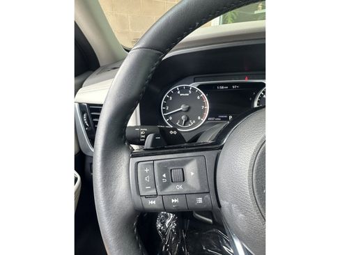 Used 2023 Nissan Rogue SL image 34