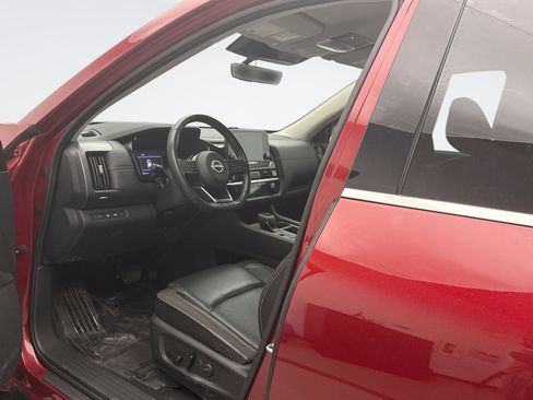 Used 2023 Nissan Pathfinder SL AWD/4WD image 10