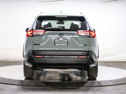 Certified 2022 Toyota RAV4 XLE w/ Convenience Package FWD image 3