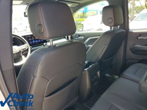 Used 2025 Chevrolet Colorado Z71 w/ Technology Package AWD/4WD image 12