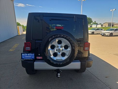 Used 2015 Jeep Wrangler Unlimited Sahara AWD/4WD image 9