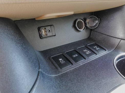 Used 2016 Toyota Highlander XLE AWD/4WD image 29
