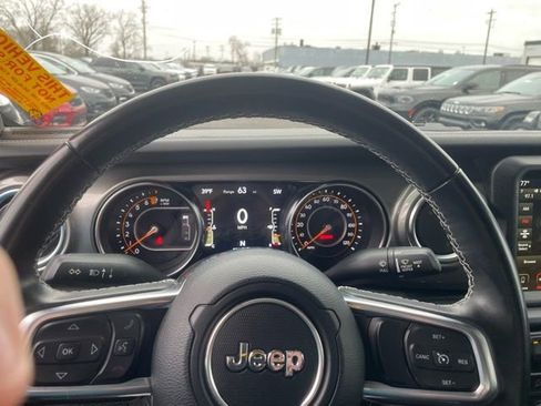 Used 2022 Jeep Gladiator Overland image 9