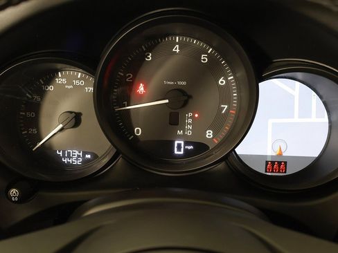 Used 2022 Porsche Macan image 47