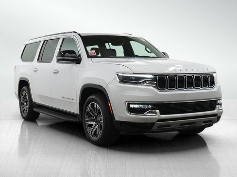 Used 2025 Jeep Wagoneer L Series II w/ 8-pass Seating Package AWD/4WD image 7