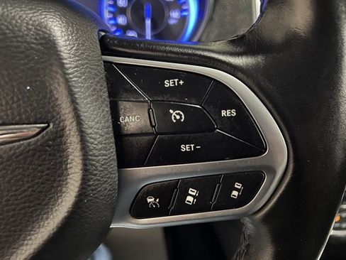 Used 2019 Chrysler 300 Limited w/ Safetytec Plus Group image 34