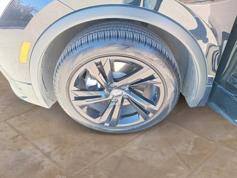 Used 2023 Volkswagen Tiguan SE R-Line image 25