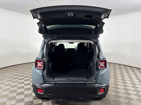 Used 2018 Jeep Renegade Latitude FWD image 26