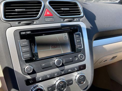Used 2014 Volkswagen Eos Komfort FWD image 20