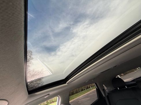 Used 2020 Kia Niro EX Premium w/ Cold Weather Package image 15