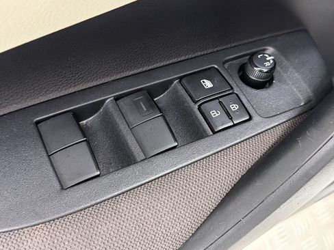 Used 2020 Toyota Corolla LE FWD image 26