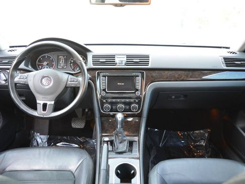Used 2014 Volkswagen Passat TDI SEL Premium FWD image 18
