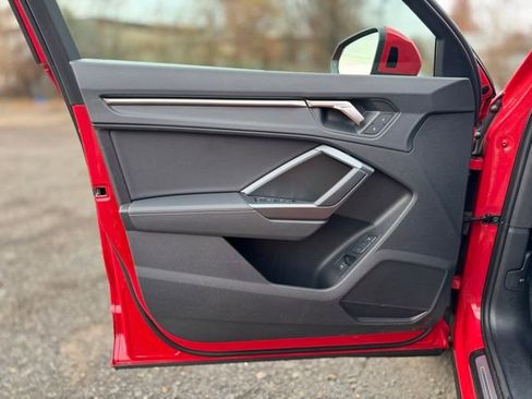 Certified 2025 Audi Q3 2.0T Premium image 10