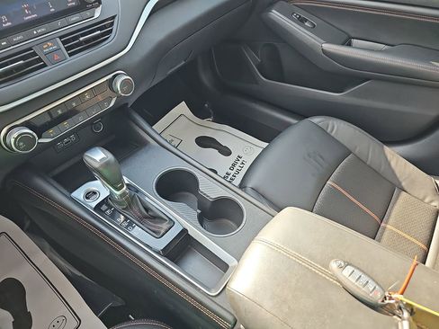 Used 2022 Nissan Altima 2.5 SR FWD image 29