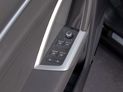 Certified 2025 Audi Q3 2.0T Premium Plus w/ Premium Plus Package image 24