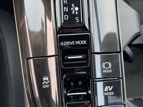 New 2025 Toyota Crown Signia image 37