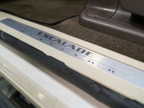 Used 2013 Cadillac Escalade Platinum AWD/4WD image 12