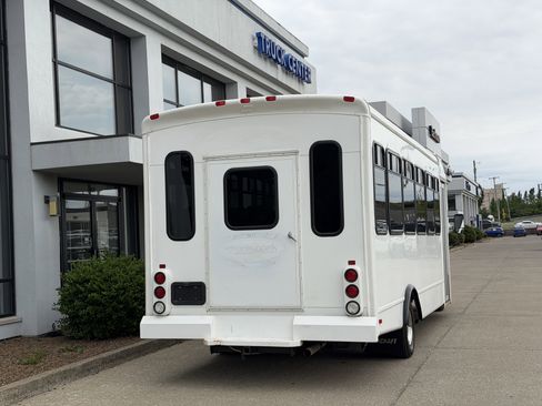 Used 2006 Ford E-450 and Econoline 450 RWD image 5