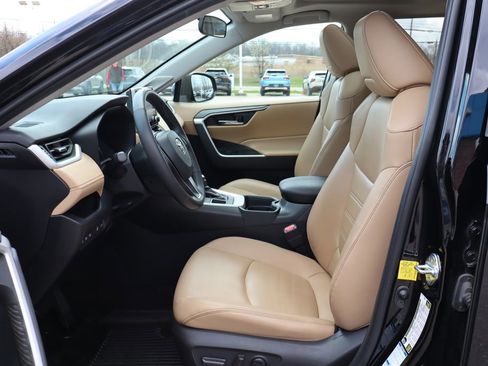 Used 2020 Toyota RAV4 XLE Premium AWD/4WD image 11