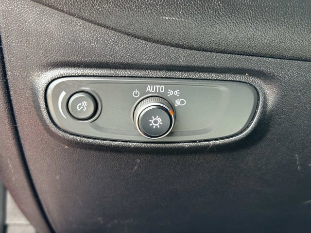 Used 2018 Chevrolet Equinox LT FWD image 26