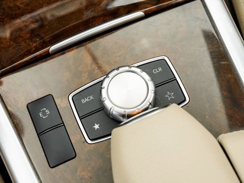 Used 2015 Mercedes-Benz E 250 BlueTEC 4MATIC Sedan image 20