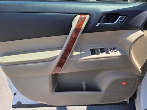 Used 2013 Toyota Highlander Limited AWD/4WD image 8