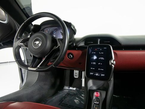 Used 2023 McLaren Artura image 22