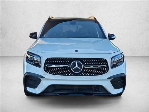 Used 2022 Mercedes-Benz GLB 250 4MATIC image 2