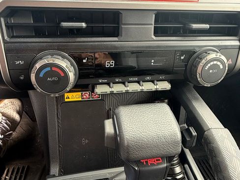 Used 2025 Toyota 4Runner TRD Off-Road AWD/4WD image 12