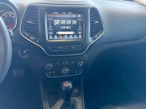 Used 2022 Jeep Cherokee Latitude Lux w/ Sun & Sound Group FWD image 16