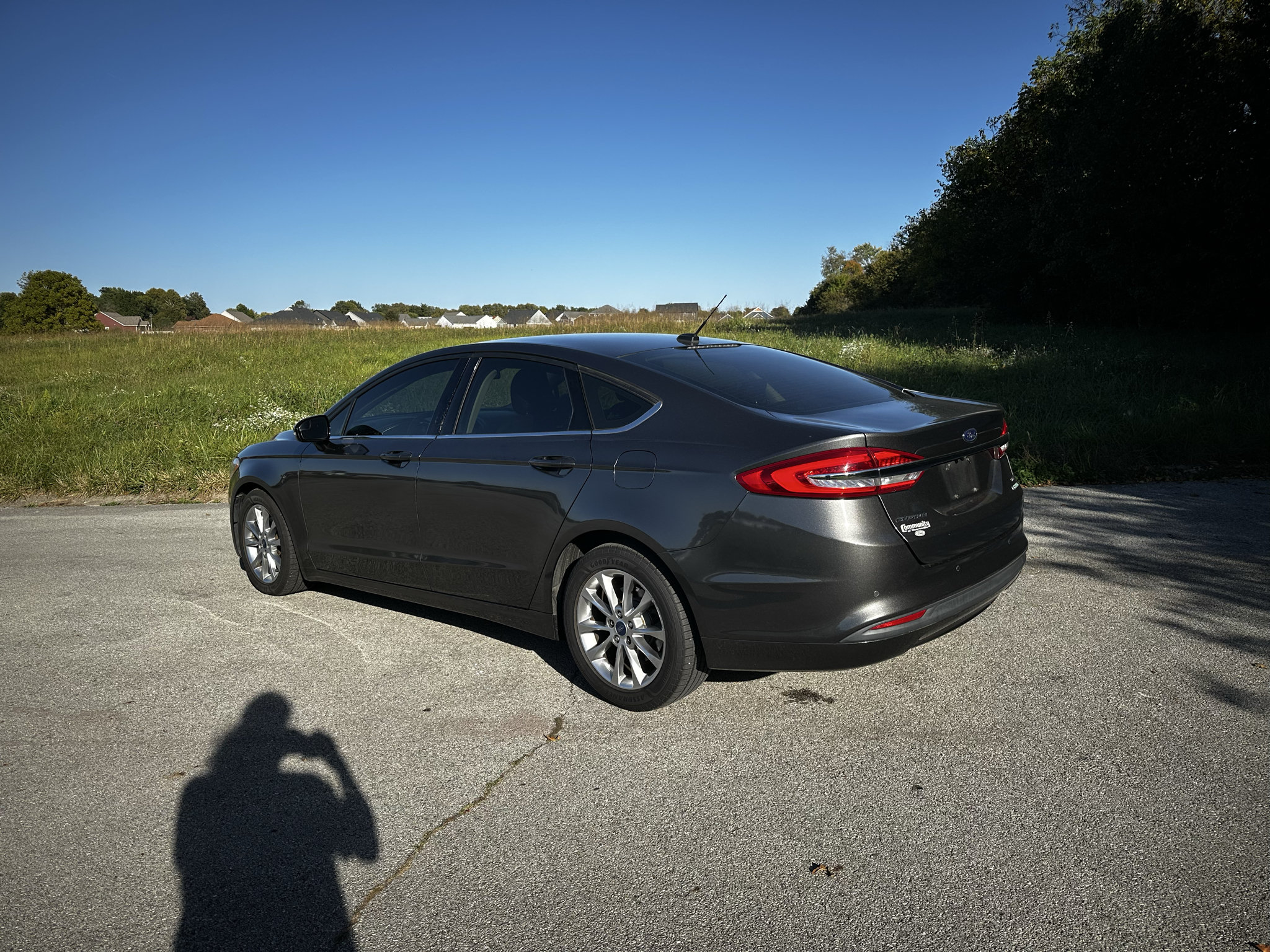 Used 2017 Ford Fusion SE w/ Fusion SE Technology Package FWD image 6