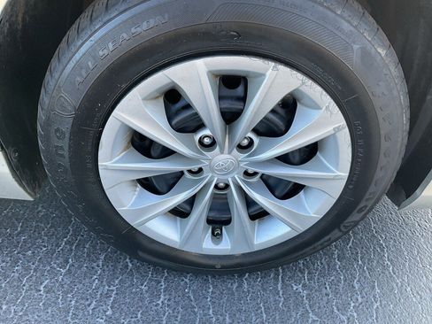 Used 2016 Toyota Camry LE image 22