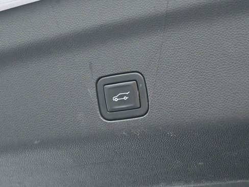 Used 2023 GMC Yukon XL Denali Ultimate image 12