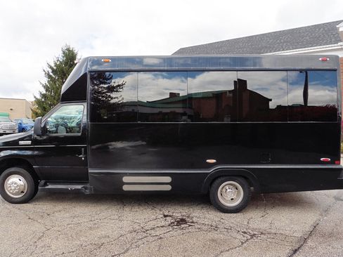 Used 2011 Ford E-450 and Econoline 450 Super Duty w/ Shuttle Bus Prep Pkg image 15