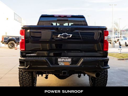 Used 2024 Chevrolet Silverado 2500 LTZ w/ LTZ Plus Package image 8