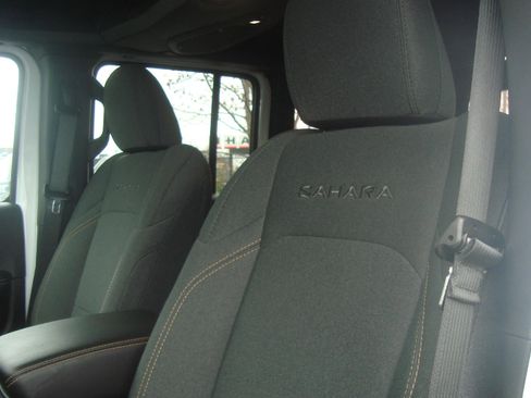 Used 2024 Jeep Wrangler Unlimited Sahara AWD/4WD image 10