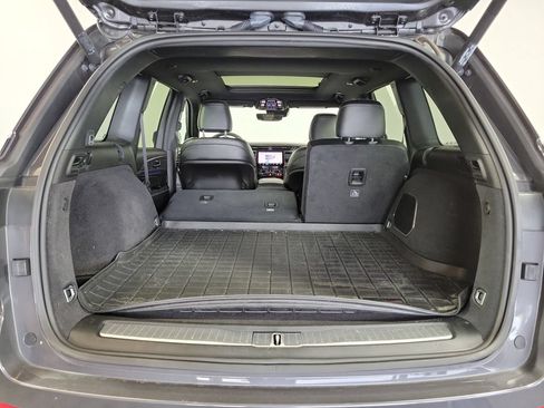 Used 2023 Jeep Grand Cherokee Overland RWD image 26