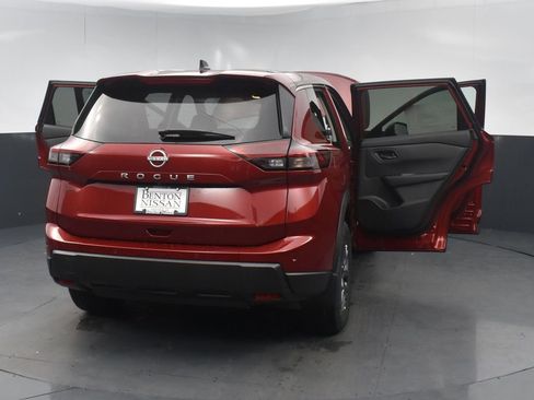 Used 2025 Nissan Rogue S FWD image 26