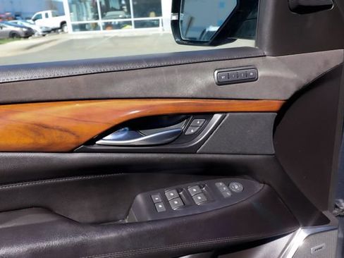 Used 2019 Cadillac Escalade Luxury image 37