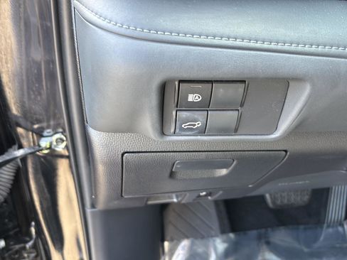 Used 2022 Toyota Highlander XLE AWD/4WD image 30
