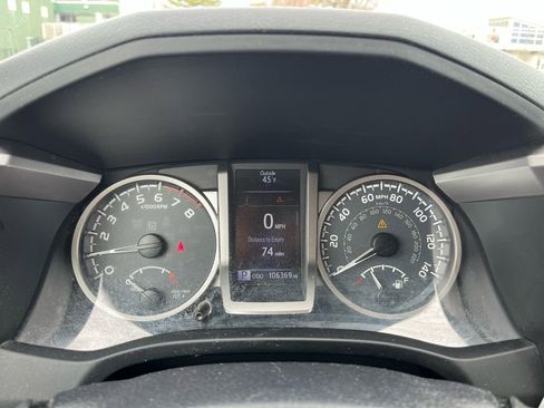 Used 2016 Toyota Tacoma SR5 w/ SR5 Appearance Package (SN) image 16