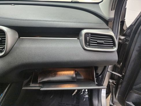 Used 2019 Kia Sorento LX image 37